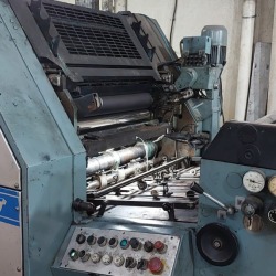 Impressora Offset Roland Favorit | 5 cores + Verniz Impressora Offset Roland Favorit | 5 cores + Verniz